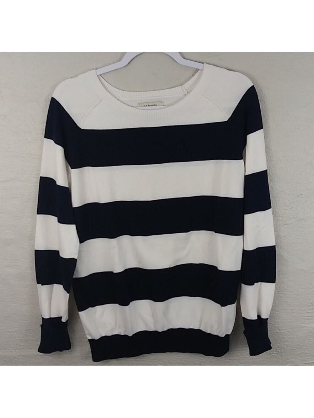 G.H. Bass & Co. White Blue Striped Scoop Neckline Long Sleeve Pullover Sweater - Picture 2 of 6